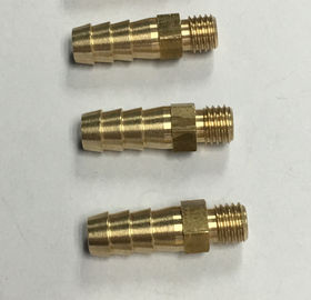 Proceso que trabaja a máquina del CNC M7X1.0mm del conector de cobre amarillo de H59 sin el tratamiento superficial